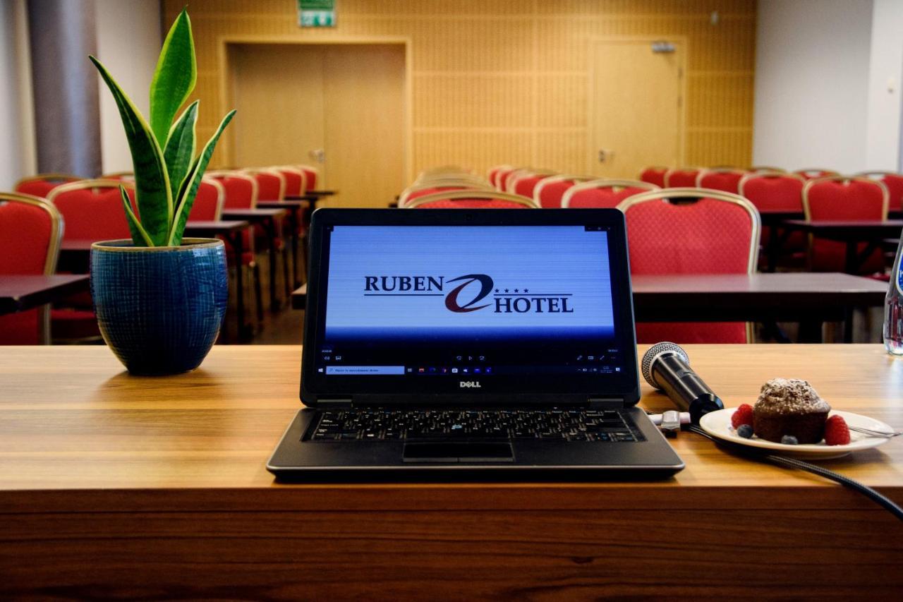 Ruben Hotel Zielona Gora Екстериор снимка