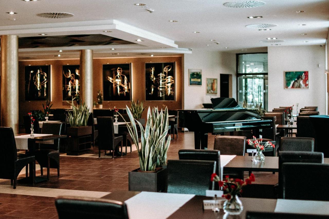 Ruben Hotel Zielona Gora Екстериор снимка